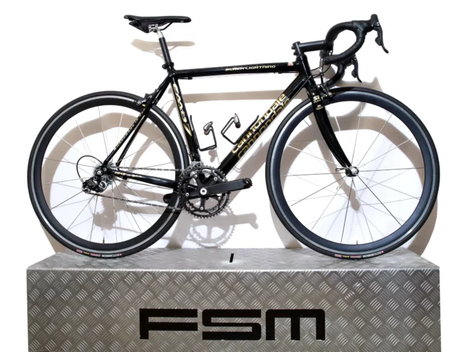 cannondale_blacklighting_black_gold_bicycle