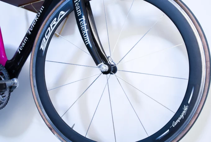 pinarello_team-telecom_campagnolo_rose_black_3_bicycle