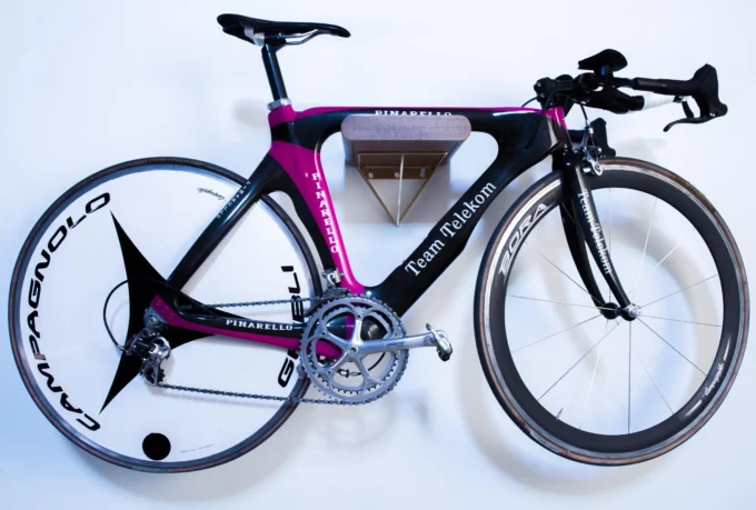 pinarello_team-telecom_campagnolo_rose_black_4_bicycle