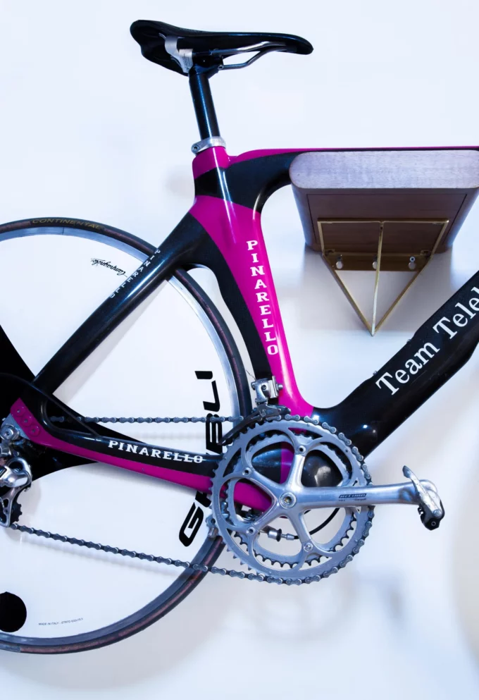 pinarello_team-telecom_campagnolo_rose_black_6_bicycle